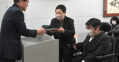 歳末助け合い募金を贈呈